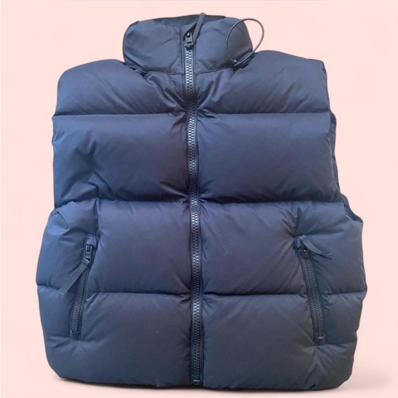Aritzia Jackets & Blazers - Aritzia SuperPuff Mega Puff Black Vest